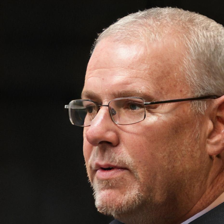 Lennart Vestergaard blickt nachdenklich zur Seite